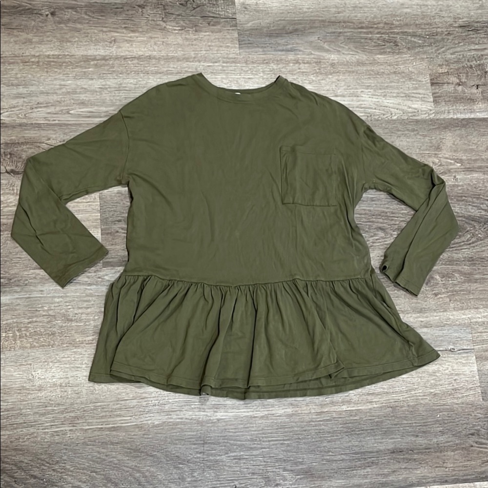 Zara Green Crewneck Boxy Long Sleeve Pocket Tee with Bottom Detail Oversized